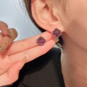 925 Sterling Silver Amethyst Stud Earrings 40100005