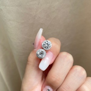 Shiny Zirconia Stud Earring 40200250 Shiny Zirconia Stud Earring 40200250