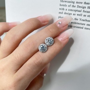 Shiny Zirconia Stud Earring 40200250 Shiny Zirconia Stud Earring 40200250