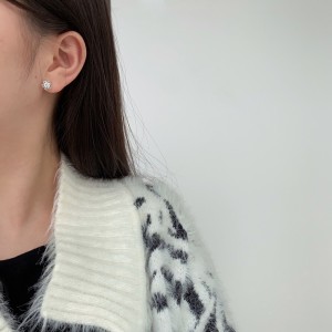 Sparkle Zirconia Flower Stud Earring 40200260 Sparkle Zirconia Flower Stud Earring 40200260