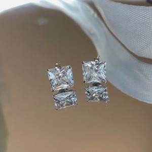 5A Square Zirconia Stud Earring 40200285 5A Square Zirconia Stud Earring 40200285