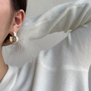 Luxury Zirconia Heart Stud Hoop Earring 40200351