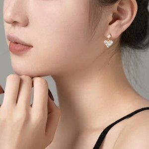 Sparkle Zirconia Heart Stud Earring 40200401 Sparkle Zirconia Heart Stud Earring 40200401