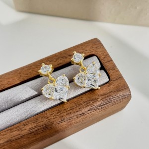 Sparkle Zirconia Heart Stud Earring 40200401 Sparkle Zirconia Heart Stud Earring 40200401