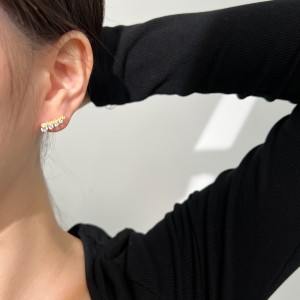 Minimalist Zirconia Stud Earring 40200420 Minimalist Zirconia Stud Earring 40200420