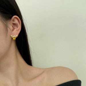 Zirconia Bee Stud Earring 40200435 Zirconia Bee Stud Earring 40200435