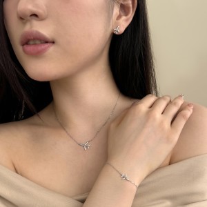 Zirconia Plane Stud Earring 40200444