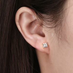925 Sterling Silver Square Zirconia Stud Earring 40200521
