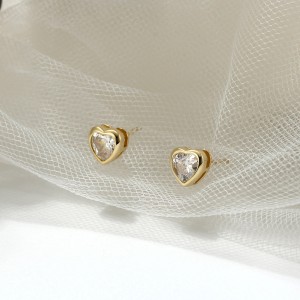 925 Sterling Silver Zirconia Heart Stud Earring 40200526