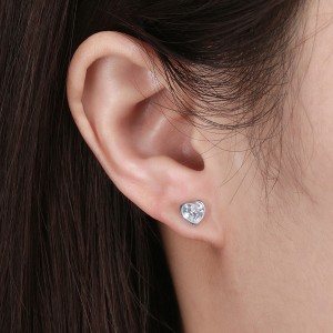 925 Sterling Silver Zirconia Heart Stud Earring 40200526