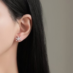 925 Sterling Silver Snowflake CZ Stud Earring 40200583 925 Sterling Silver Snowflake CZ Stud Earring 40200583