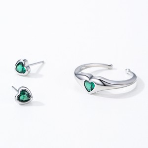 925 Sterling Silver Emerald Green Heart Zircon Stud Earring 40200709