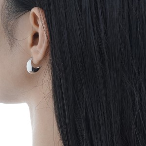 Cowhorn C Shape Stud Earring 40400027 Cowhorn C Shape Stud Earring 40400027