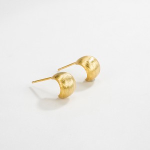 Brush Polish Curve Stud Earring 40400037 Brush Polish Curve Stud Earring 40400037