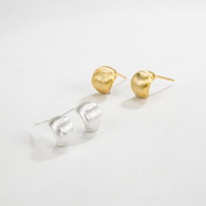 Brush Polish Curve Stud Earring 40400037 Brush Polish Curve Stud Earring 40400037