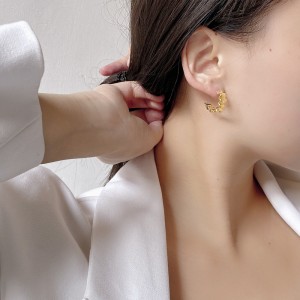 Geometric Wave Curve Stud Earring 40400039 Geometric Wave Curve Stud Earring 40400039