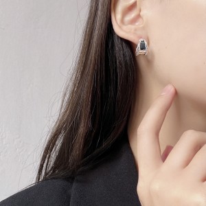 Vintage Wide Engraved Stud Earring 40400044 Vintage Wide Engraved Stud Earring 40400044