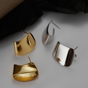 Unique Wide Sheet Stud Earring 40400053