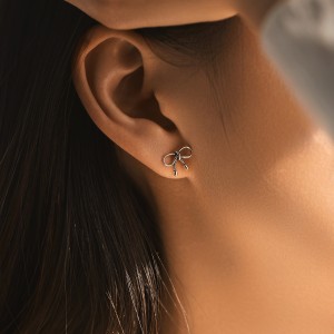 925 Sterling Silver Vintage Twisted Bow Stud Earring 40400096