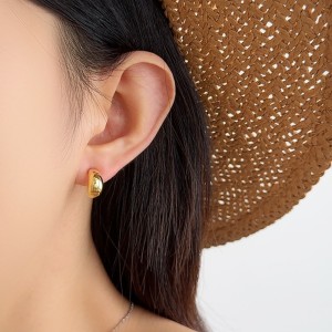 925 Sterling Silver C-shaped Moon Stud Earring 40400100