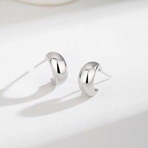 925 Sterling Silver C-shaped Moon Stud Earring 40400100