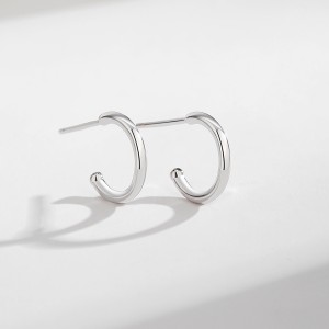 925 Sterling Silver C-shaped Stud Earring 40400105