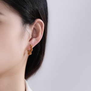 925 Sterling Silver Irregular C-Shaped Textured Earring 40400109 925 Sterling Silver Irregular C-Shaped Textured Earring 40400109