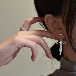 925 Sterling Silver Textured Bow Earring 40400128 925 Sterling Silver Textured Bow Earring 40400128