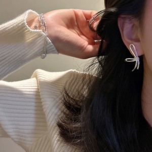 925 Sterling Silver Abstract Line Bow Earring 40400129