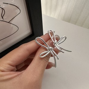 925 Sterling Silver Abstract Line Bow Earring 40400129
