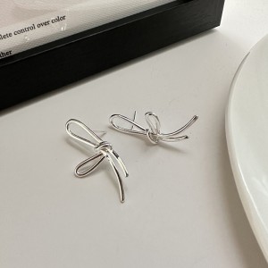 925 Sterling Silver Abstract Line Bow Earring 40400129