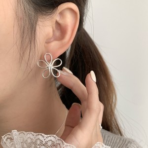 925 Sterling Silver Hollow Wire Floral Knot Stud Earrings 40400144 925 Sterling Silver Hollow Wire Floral Knot Stud Earrings 40400144