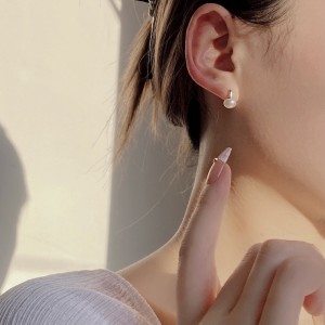 Minimalist Baroque Pearl Stud Earring 40500007 Minimalist Baroque Pearl Stud Earring 40500007