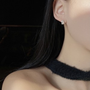 Minimalist Wires Pearl Stud Earring 40500008 Minimalist Wires Pearl Stud Earring 40500008