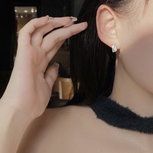 Minimalist Wires Pearl Stud Earring 40500008 Minimalist Wires Pearl Stud Earring 40500008