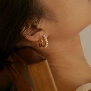 Geometric Pearls Stud Earring 40500012