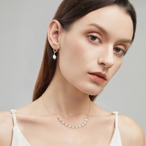 925 Sterling Silver Fresh Water Pearl Twisted Hoop Earring 40500021