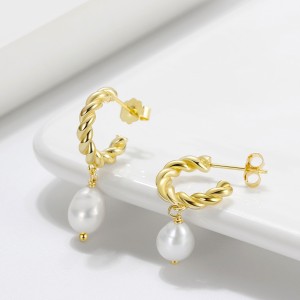 925 Sterling Silver Fresh Water Pearl Twisted Hoop Earring 40500021