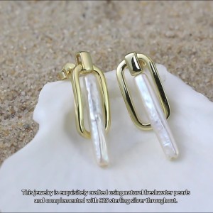 925 Sterling Silver Geometric Fresh Water Pearl Stud Earring 40500026