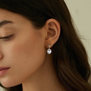 925 Sterling Silver Irregular Fresh Water Pearl Stud Earring 40500028