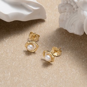 925 Sterling Silver Mobius Fresh Water Pearl Stud Earring 40500041