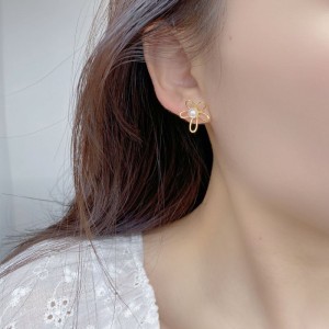 925 Sterling Silver Flower Fresh Water Pearl Stud Earring 40500049