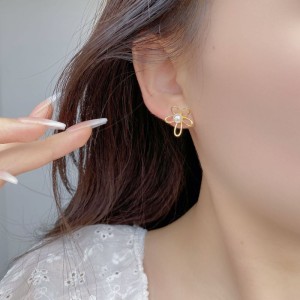 925 Sterling Silver Flower Fresh Water Pearl Stud Earring 40500049