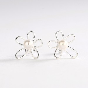 925 Sterling Silver Flower Fresh Water Pearl Stud Earring 40500049