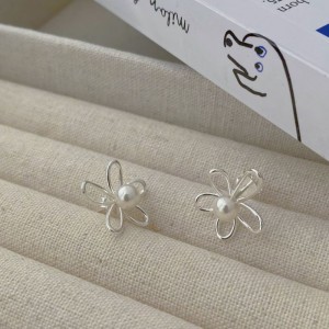925 Sterling Silver Flower Fresh Water Pearl Stud Earring 40500049