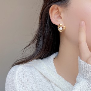 925 Sterling Silver Geometric Fresh Water Pearl Stud Earring 40500051