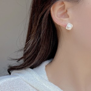 925 Sterling Silver Vintage Fresh Water Pearl Stud Earring 40500052