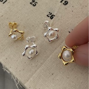 925 Sterling Silver Flower Fresh Water Pearl Stud Earring 40500053