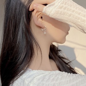 925 Sterling Silver C-shaped Fresh Water Pearl Dangle Earring 40500055