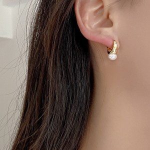 925 Sterling Silver Fresh Water Pearl Hoop Earring 40500058